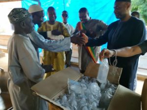 Moussa MARA fait un don de médicaments au centre de santé de Sebenicoro en commune 4 de Bamako